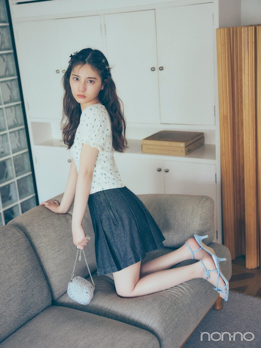 ⋱こさかなのTシャツ30days👕⋰

ミニスカ合わせでとことん甘～く💐
キュンとする「小花柄Tシャツ」
▶▷buff.ly/uiRGOCr

#小坂菜緒 #日向坂46
#ノンノ #nonno