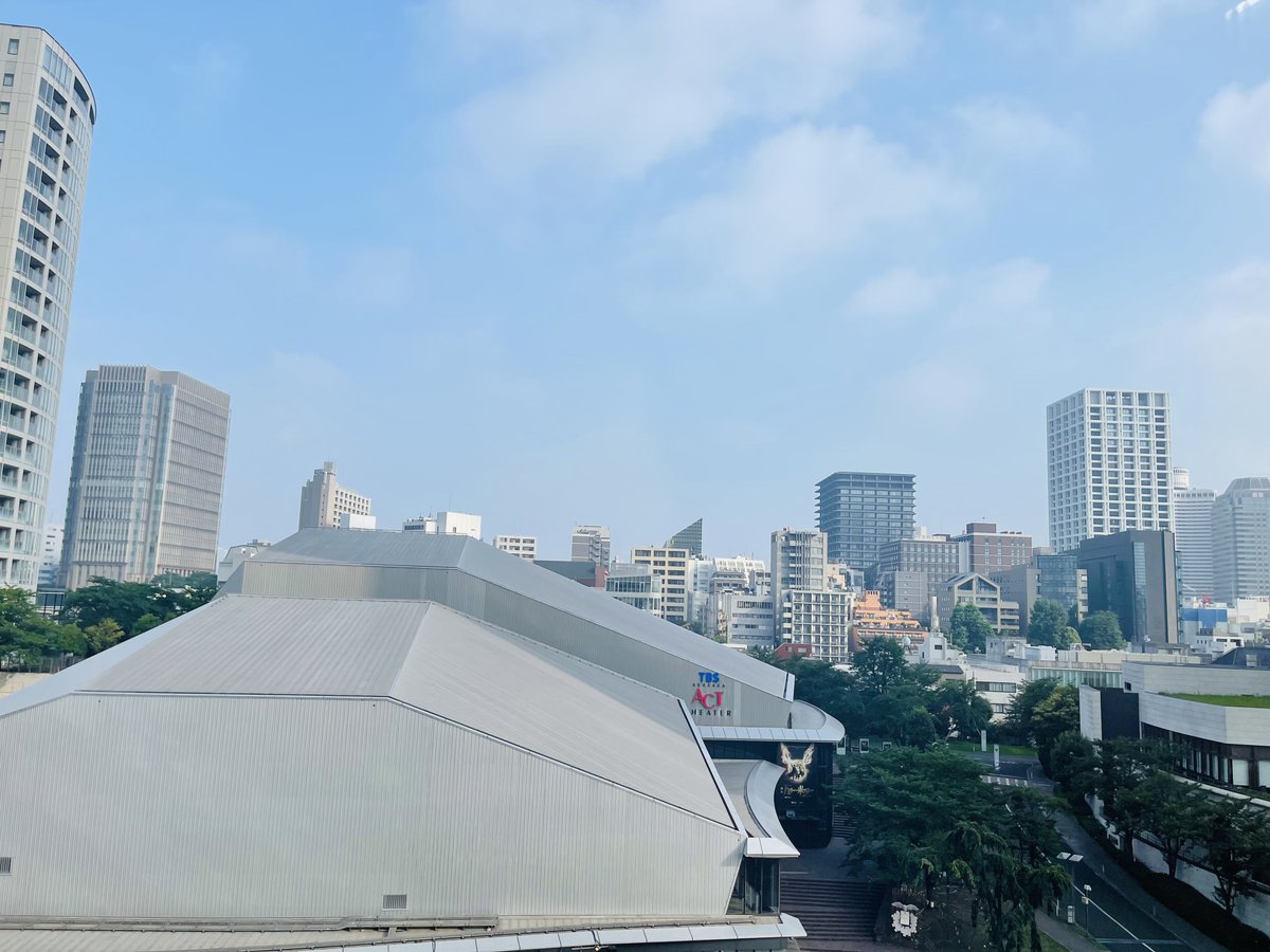 おはようございます。
今日は化粧をせずに出社しました。
汗で流れ落ちるから。。
今日も素敵な1日をお過ごし下さい♪