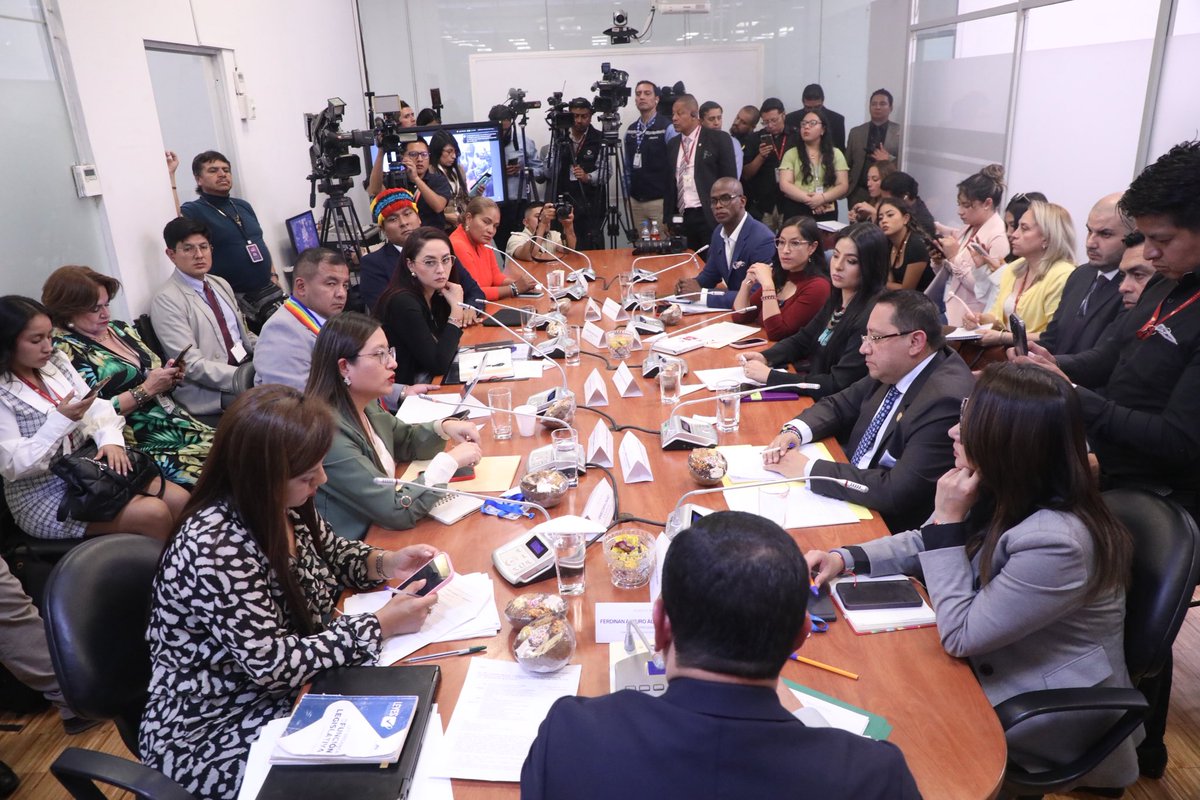 Hoy, en la Comisión de <a href="/FiscalizacionAN/">Fiscalización AN</a>, recibimos la comparecencia del Dr. Xavier Mauricio Torres, Contralor General del Estado <a href="/ContraloriaECU/">Contraloría Ecuador</a>, con respecto al proceso sobre las presuntas actuaciones irregulares de los operadores de justicia. 

#AsambleístaAmazónico 🇪🇨