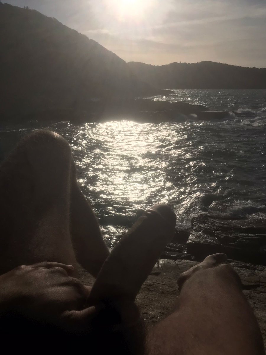 EuMeBastos_XXX's tweet photo. Que tal apreciar essa vista com meu pau na sua boca? https://t.co/ARUIqQKahk
