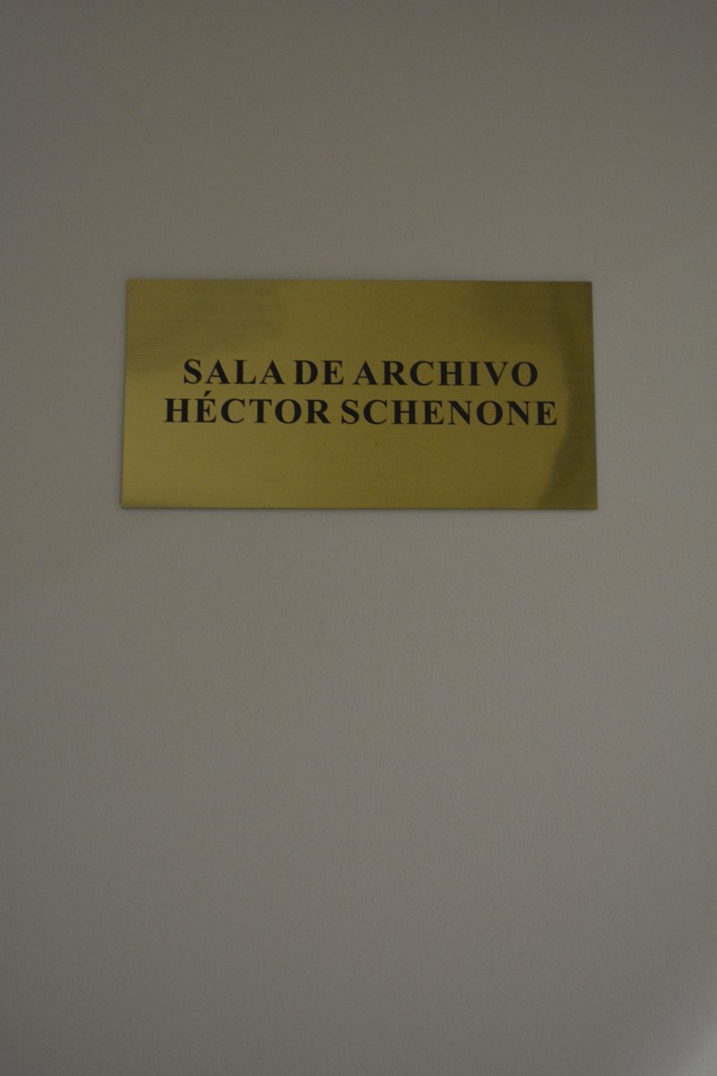 A 11 años del fallecimiento del historiador del arte, #HéctorSchenone la #AcademiaNacionaldeBellasArtes nombró a la sala de archivo en su nombre a modo de homenaje. Aquí compartimos algunos testimonios de ese día ⬇️
instagram.com/reel/DL0gK3LP3…