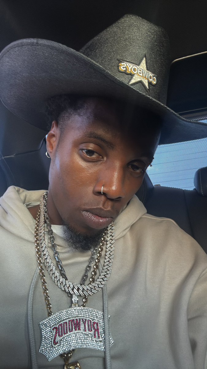 RoyWoods's tweet image. Came to Calgary w/o a Cowboy hat
Left Calgary with one
= Accomplished