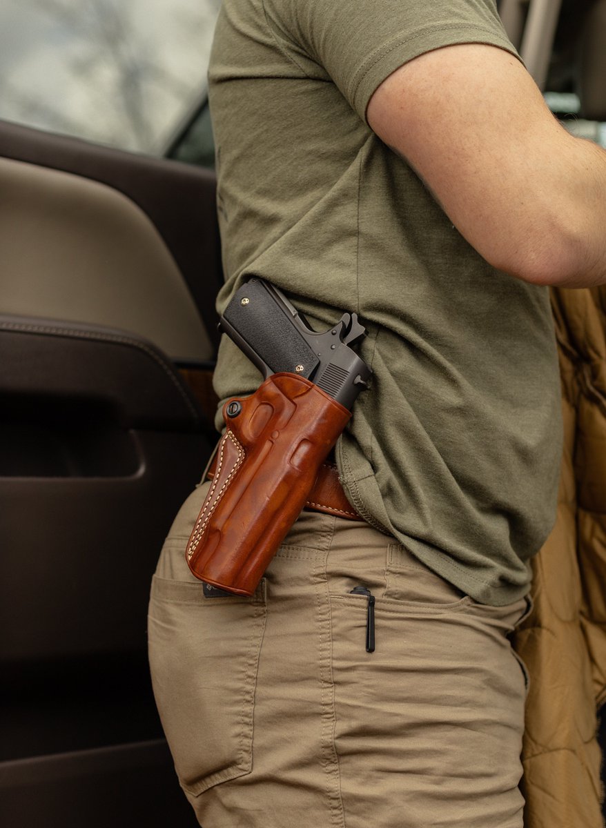 Featuring an open top design for speed, covered trigger for safety, and tension screw adjustment for added security, the highly versatile Speed Master™ 2.0 adds convenient on/off ability to the equation when set up as a paddle holster.

l8r.it/0zqQ

⁠📷: @1776_duck