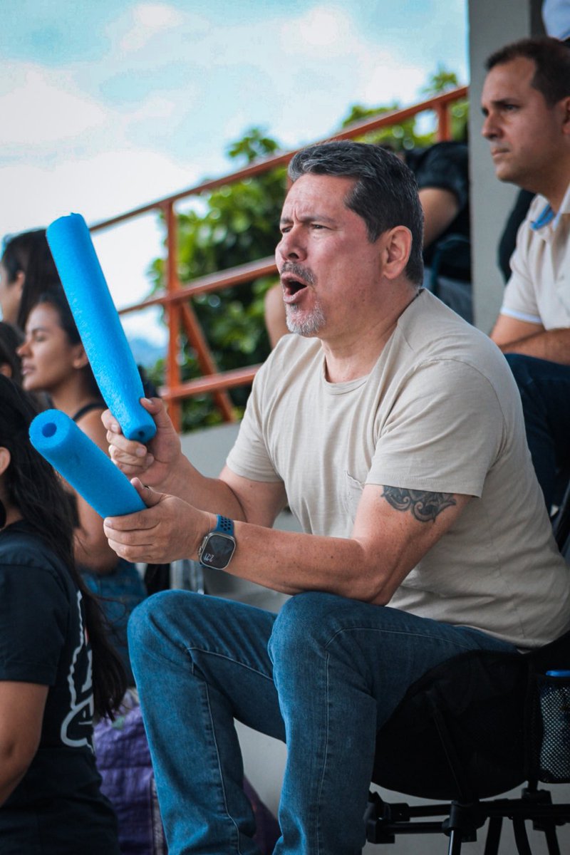 abcfutbolbase1's tweet photo. Porque el mejor equipo siempre está en la tribuna. Gracias a todos esos papás que con su apoyo, su voz y su ejemplo nos enseñan que en la vida, como en la cancha, lo importante es nunca dejar de creer. 💙⚽️ #FamiliaABC #PasiónQueInspira #MásQueFútbol https://t.co/WGNqTeJvi8