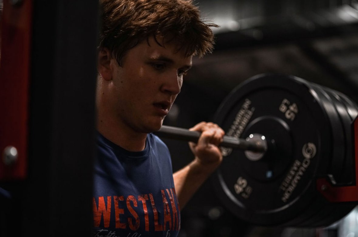 coach_borja's tweet photo. This is what buying in and putting in the work looks like. Last workout of the summer 
 @ArizonaFBall got them one 🐻 @porter_patton https://t.co/fZErhI4OWl