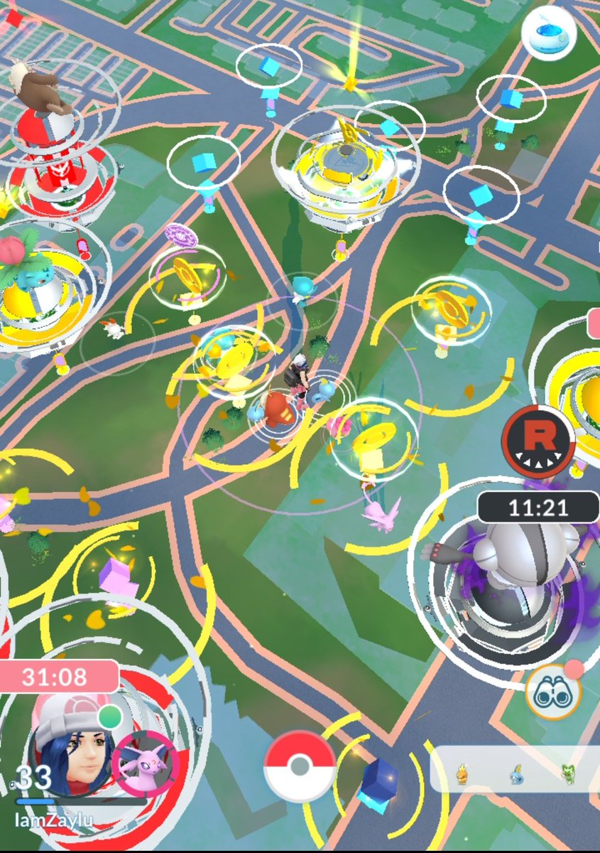 Así se veía el parque 😃 llovieron monedas, inciensos , estrellas , huevos para px ,  pero ... ¡ni hpta shiny!  🥹 ay mi corazón de melón 😞