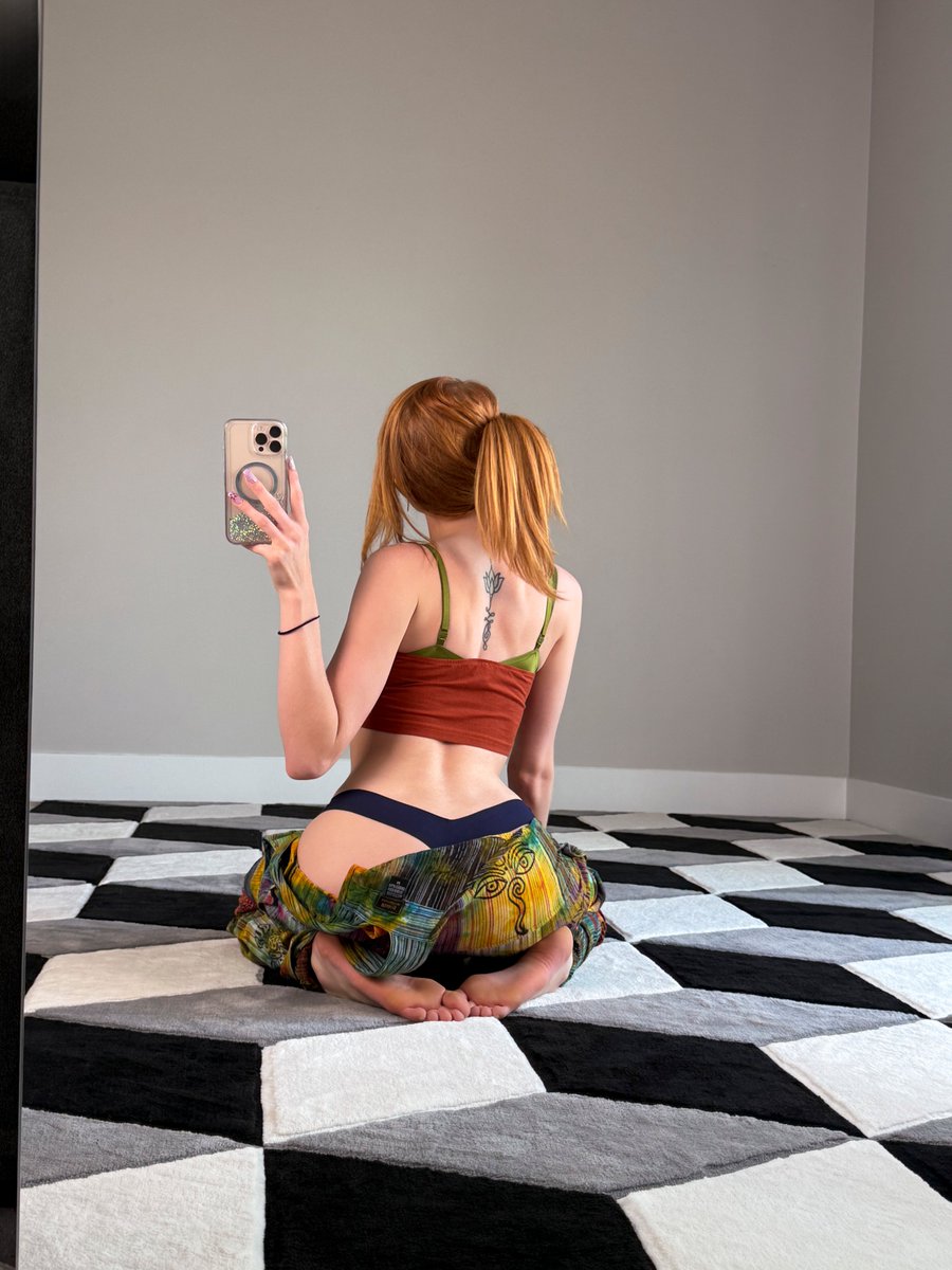 lolalovegoood's tweet image. liking and replying guarantee's the cheeks out version in your dms