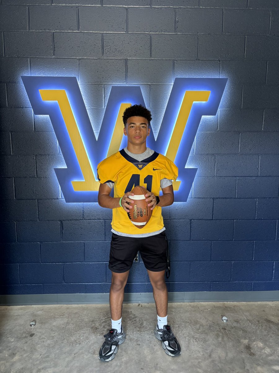 J_SerranoRoss's tweet image. Had a Great Visit today at @WilkesFootball ! Thank you @CoachBiever for inviting me to tour campus and talk ball knowledge with @Coach_Bantell ! Really looking forward coming back for a game in the fall ! #TheWilkesWay
@CoachDaignault @PAPrepsRivals @LIBERTYATHCLUB @CoachDFink