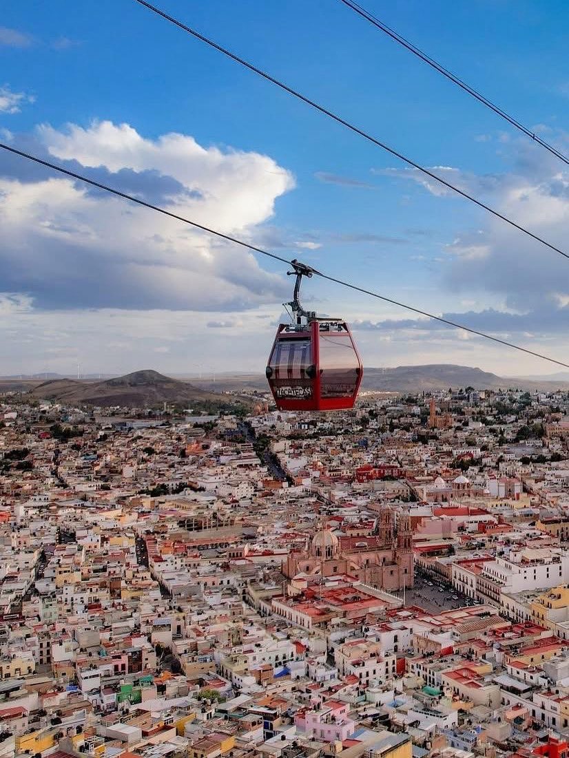 Sobrevuela #Zacatecas en el Teleférico a 85 metros de altura!! 😍🩵 ¿Te has subido alguna vez?

Teleférico Zacatecas