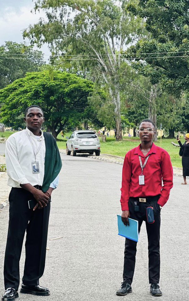 ElejoTv's tweet photo. Bachelor degree batched 🎊🎉
Pen down 
Fyb day 1 😎 
#สกายนานิ #Unilorin #dodoyo https://t.co/n4pFSxQgRQ