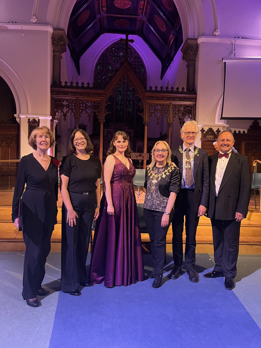 Jane_Brophy's tweet image. We had a wonderful evening at the @acs1945 - Make a Joyful Noise! -concert at St Mary’s Church, Sale. We were treated to a selection of choral gems by Rutter, Jenkins, Chilcott, Whitacre featuring Mezzo Soprano soloist @SophieClarke and @maestrostefano 🎶🎶🎶