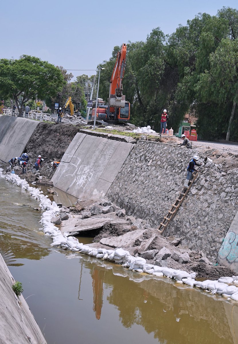 En menos de 48 horas reparamos el hundimiento en el dren El Arenal.
Hoy, el muro está reconstruido y la zona es segura nuevamente.
En el municipio de Querétaro está preparado para responder y atender con rapidez, coordinación y compromiso.