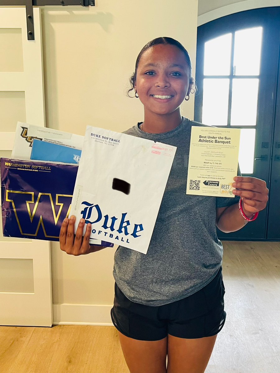 CurrieBaller2's tweet image. I came home from Milan, Italy to a surprise announcement and some 📬 that really made me happy!
I was recognized by the Jonesboro Sun and selected to attend the 2025 Best Under The Sun Annual Banquet for the top players in Northeast/Central Arkansas! I was selected based on my…