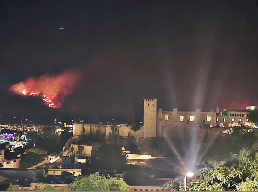 laiagc1's tweet photo. #IFPaüls #ume #TerresdelEbre #pnports  #eltemps3cat #Bomberscat  una imatge que trenca per dins. Mentre escric el vent i les sirenes sonen… Aquesta nit tots patim https://t.co/4HK8TTFIne