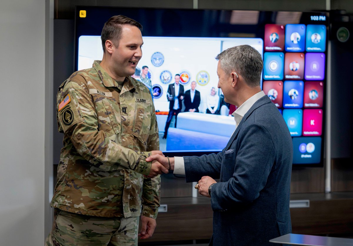 thejointstaff's tweet image. Innovation plays a vital role in our global defense strategy. During a visit to @DIU_x, Chairman of the Joint Chiefs of Staff General Dan Caine thanked servicemembers stationed at DIU for their work leveraging commercial technology to advance our national security objectives.