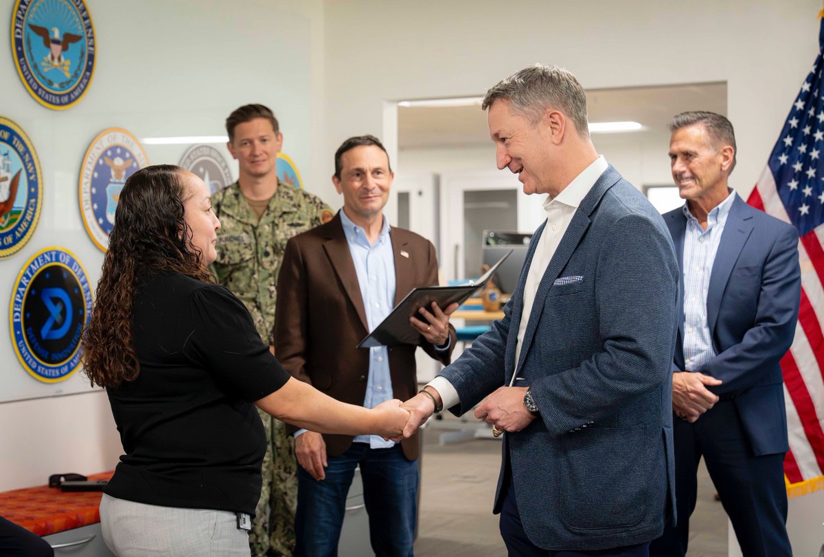thejointstaff's tweet image. Innovation plays a vital role in our global defense strategy. During a visit to @DIU_x, Chairman of the Joint Chiefs of Staff General Dan Caine thanked servicemembers stationed at DIU for their work leveraging commercial technology to advance our national security objectives.