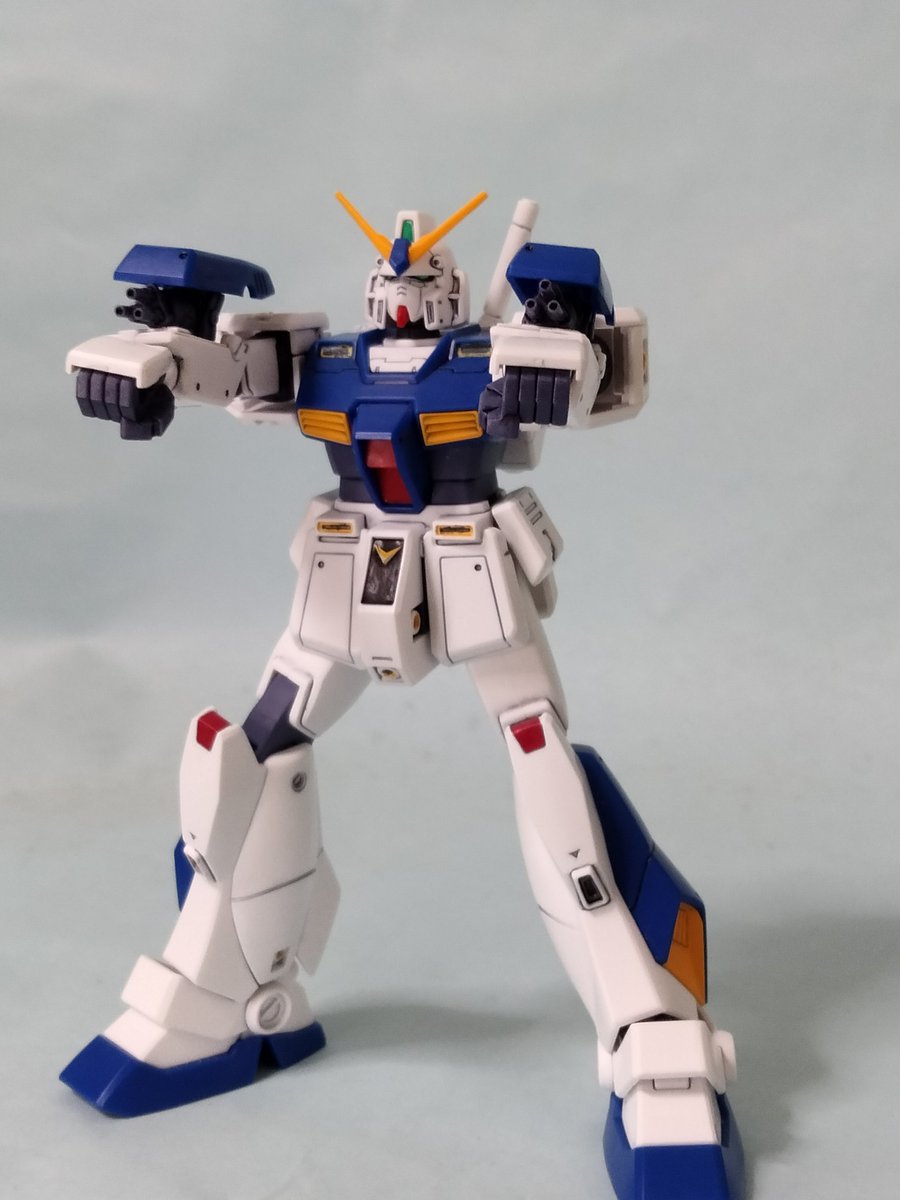 agira2014's tweet image. #ガンダムの日
正調ガンダム、マドロック、G-3、そしてアレックスの4機が手持ちのRX-78。妖怪パーツ隠しの仕業で紛失していた肩パーツが、1年ぶりに発見されたため、急遽完成した我家のアレックスちゃんも、この日にお披露目。
#ガンプラ
#アレックス