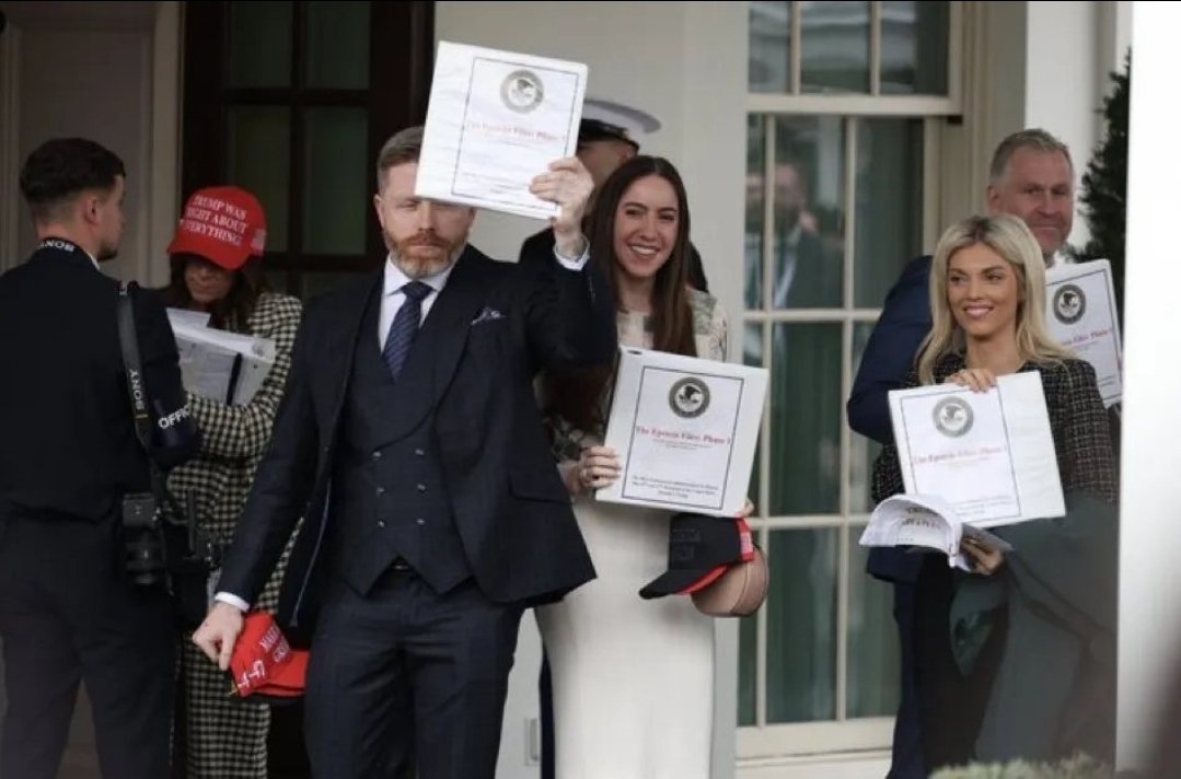 ThatUmbrella's tweet image. Remember the " we got the Epstein files" political photo ops?
Now DOJ and FBI say "FORGET IT," it doesnt exist?