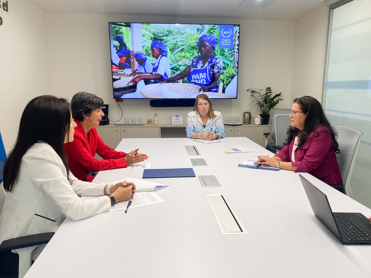 Plan International América Latina y El Caribe (@planamericas) on Twitter photo ¡Unimos fuerzas por la niñez y juventud de América Latina y el Caribe! 🌎
Nuestra Directora Regional <a href="/CarmenEAleman/">Carmen Elena Alemán</a> firmó junto a <a href="/LolaCastroWFP/">Lola Castro</a> de <a href="/WFP_es/">WFP Español</a> una alianza estratégica para fortalecer programas de protección, nutrición, igualdad y respuesta humanitaria.💙 ¡Unimos fuerzas por la niñez y juventud de América Latina y el Caribe! 🌎
Nuestra Directora Regional <a href="/CarmenEAleman/">Carmen Elena Alemán</a> firmó junto a <a href="/LolaCastroWFP/">Lola Castro</a> de <a href="/WFP_es/">WFP Español</a> una alianza estratégica para fortalecer programas de protección, nutrición, igualdad y respuesta humanitaria.💙