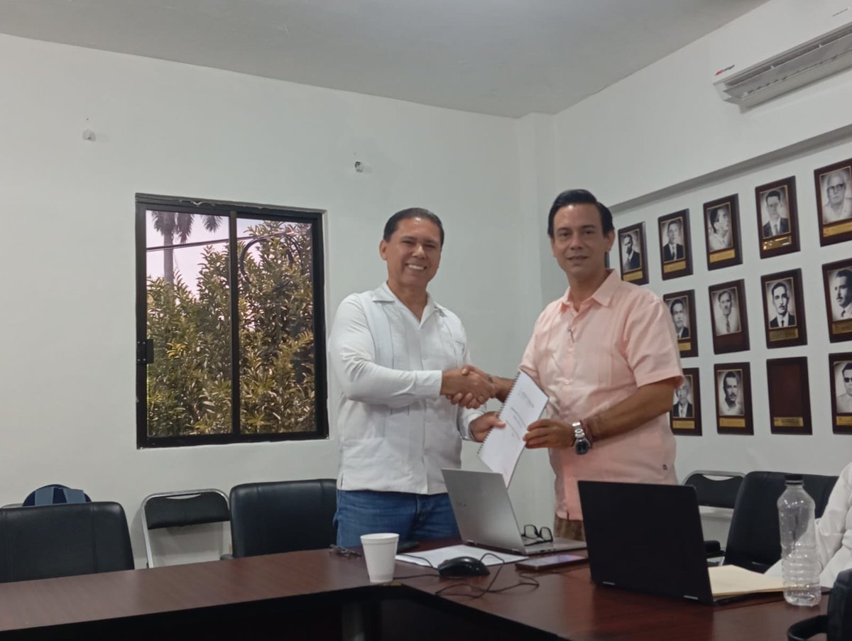 Este día en Choix, personal de CEPREVSIN del <a href="/SesespSinaloa/">SESESP Sinaloa</a>, presentamos el diagnóstico e informe de avances para la implementación del Modelo Nacional de Policía y Justicia Cívica. Con estas acciones se dará paso a la conformación de plan de acción en este municipio.