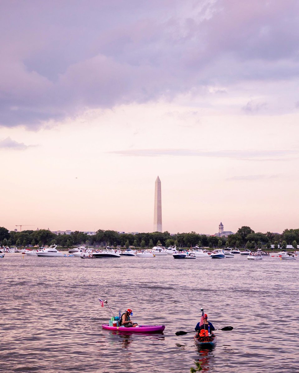 washingtondc's tweet image. Kayaking in DC. โ๏ธ๐ถ
๐ธ: shantell.lopezphoto / IG #Only1DC