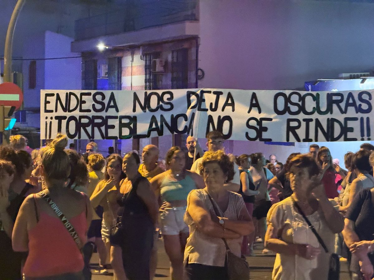🔵#Solidaridad

Nuestra Hermandad se une al apoyo y protesta de la manifestación producida en nuestro barrio por los cortes de luz que algunos vecinos, comercios y entidades se ven afectados por ello.

#InmaculadoCorazondeMariaTorreblanca