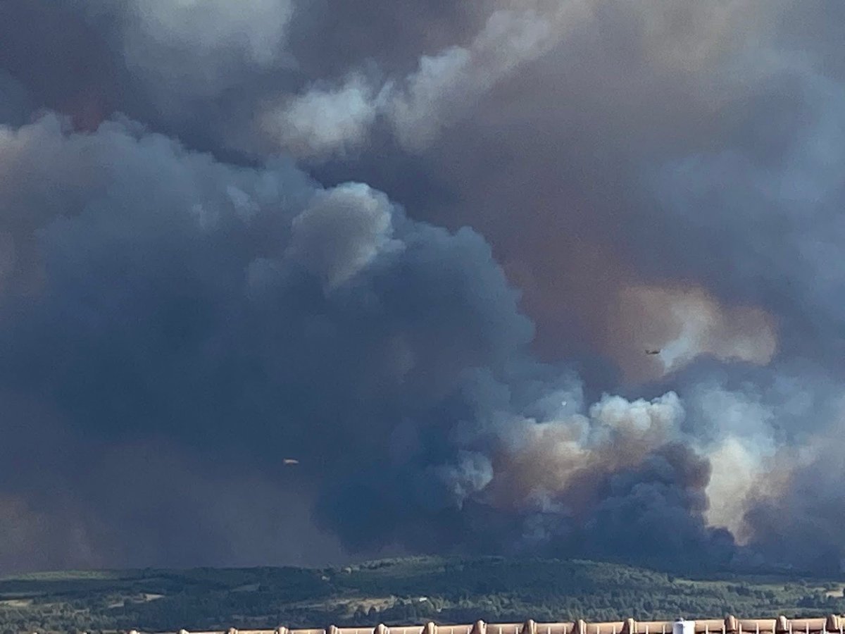 MeteoRoussillo1's tweet photo. #AUDE: Le massif de Fontfroide lourdement impacté par un feu de pinède et de garrigue important. Évitez le Narbonnais de façon générale.. https://t.co/JGax0FJKJZ
