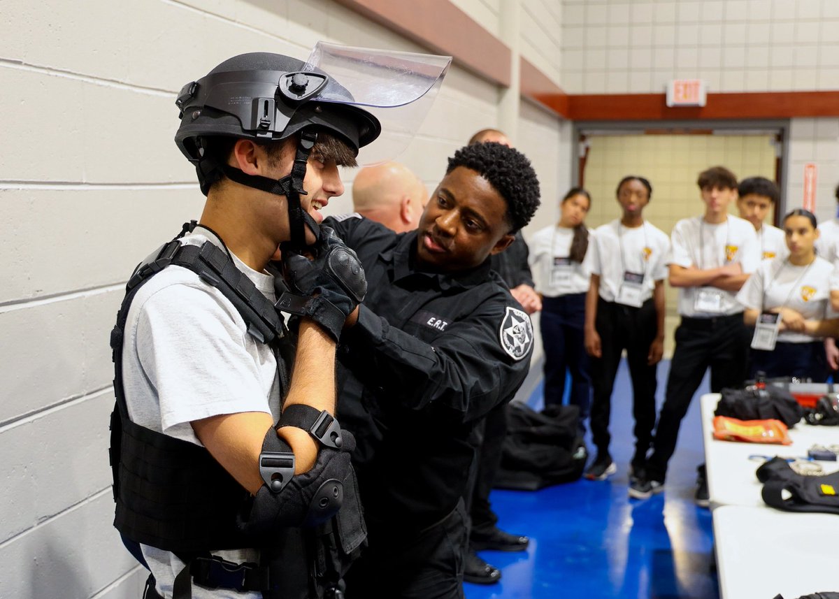 MonmouthSheriff's tweet image. It’s day one of Sheriff Youth Week&it started with a welcome to these enthusiastic HS aged students from @sheriffgolden& staff. It was then onto a Corrections Emergency Response Team interactive demo,an overview of Mon Co EMS MedStar, &the day ended w PT exercise. Gr8 job to all!