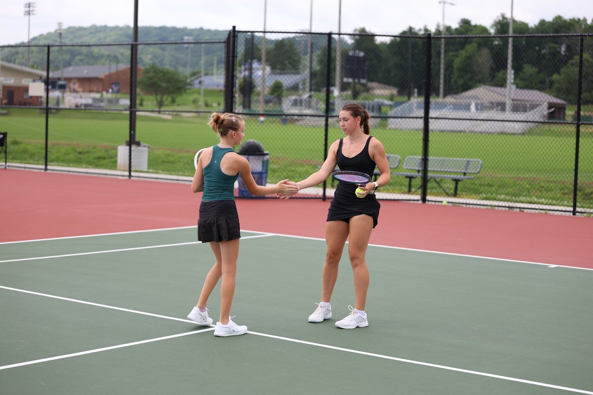FarmForgeClub's tweet image. High fives all around for a successful day of Tennis and 4th of July weekend!