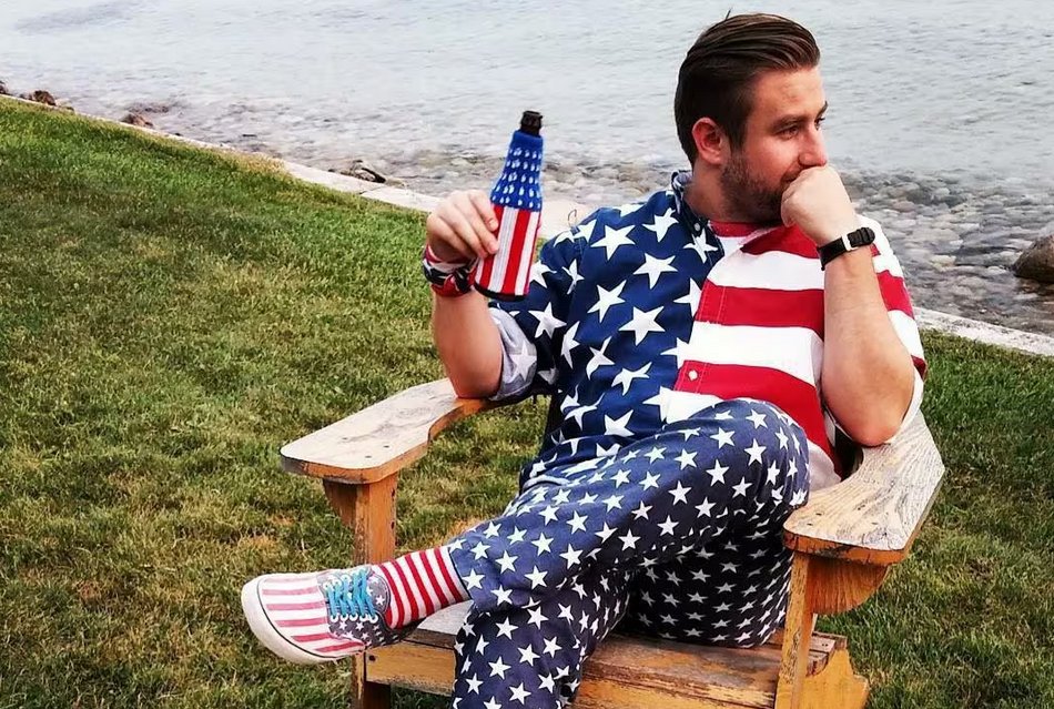Blue_Eyes's tweet photo. The FBI, Laptops, Files and coverups thread. 🧵

Seth Rich’s Laptop:
Background: Seth Rich, a 27-year-old DNC data analyst, was murdered in Washington, D.C., on July 10, 2016, in what police described as a botched robbery. His death sparked conspiracy theories, including claims he leaked DNC emails to WikiLeaks, not Russian hackers.