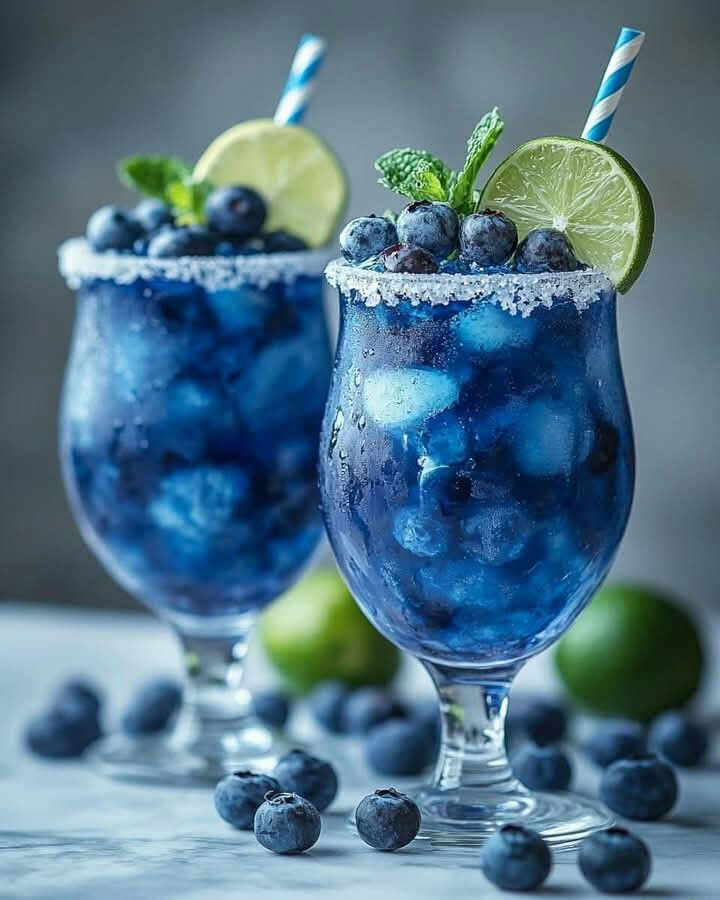 Cool down with a blueberry lime mocktail that’s as refreshing as it looks. 💙🍇🍋 Who’s thirsty?