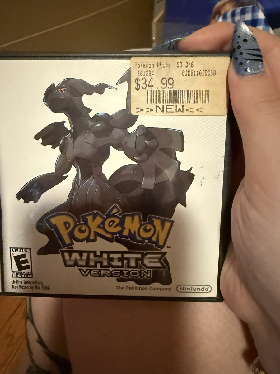 the way I still have this sticker on my pokemon white case… physical media you are so loved