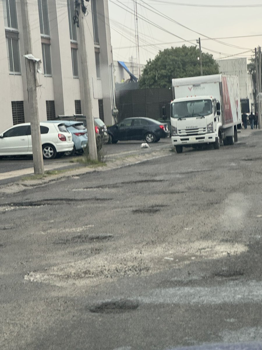 Avi_Birman's tweet photo. @GobNau @SoyNaucalpan calle Urbina lleva meses intransitable, hasta cuando van a arreglar los baches? https://t.co/0Vnc73vbxy
