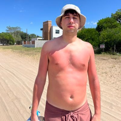 Ya en vivo 
Duelo de geografía desnudos
<a href="/jeroveintidos/">jero</a> vs <a href="/melianvalen_/">Melian</a> 

youtube.com/live/WwO-fQWLk…