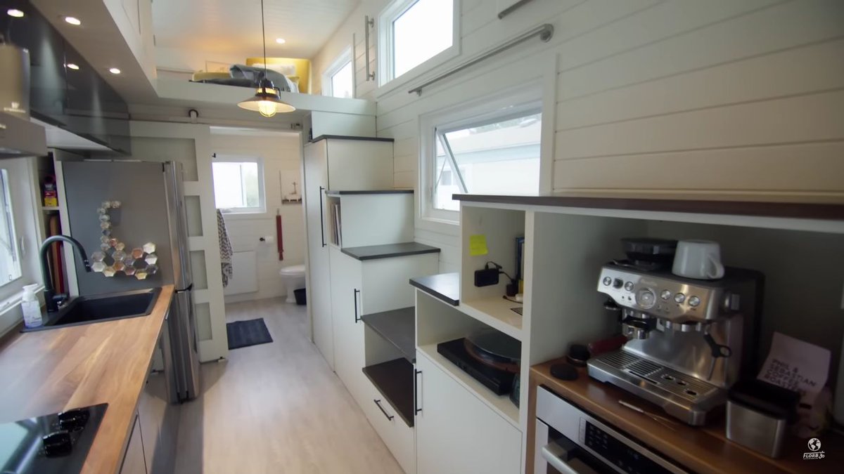 TinyHouseTalk's tweet image. 📏 Nick, a construction-savvy tall guy, built a tiny home fit for his height! With smart storage solutions and a cat potty-training project, his story is one you don’t want to miss. Check it out: tinyhousetalk.com/tall-guys-self…
 #TinyLiving #IngeniousDesign