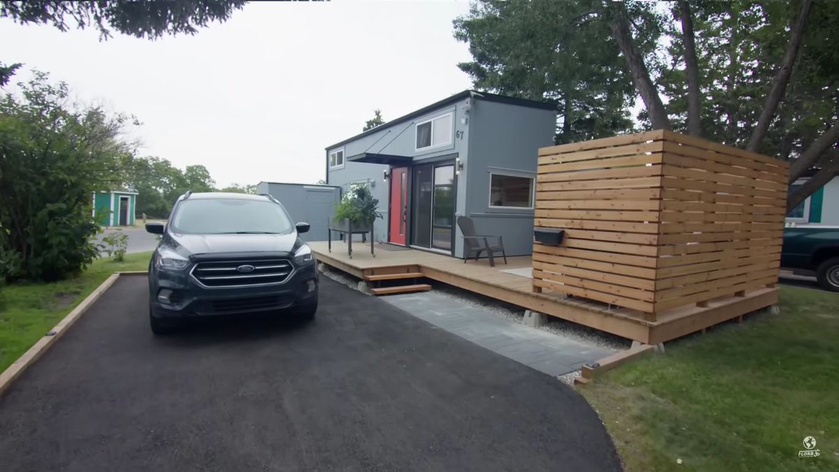 TinyHouseTalk's tweet image. 📏 Nick, a construction-savvy tall guy, built a tiny home fit for his height! With smart storage solutions and a cat potty-training project, his story is one you don’t want to miss. Check it out: tinyhousetalk.com/tall-guys-self…
 #TinyLiving #IngeniousDesign