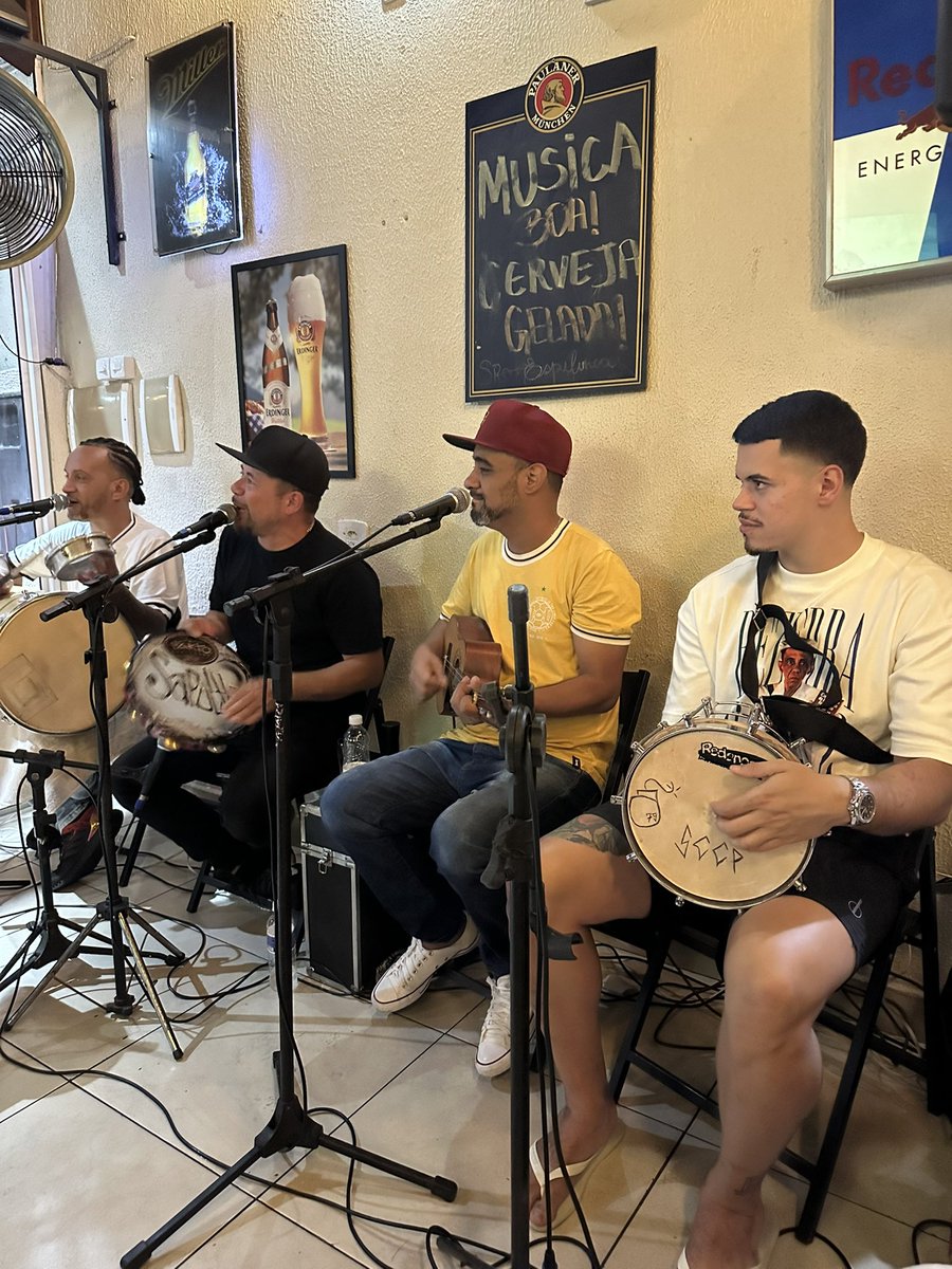 Guilhermerosa_1's tweet photo. “É que sou malandro batuqueiro criado no samba, bebo um gelo se não acredita, patrono vai te ensinar que cabe um mundo na mesa de um bar”

@2zdinizz #patrono #malandragem  #011SP https://t.co/vIrB16qPmW