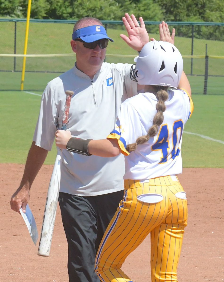 Lawson named  Eagle Elite Coach of the Year

Curry head coach Dave Lawson is the Eagle Elite Softball Coach of the Year after leading the Jackets to a 54-5 record and runner-up finish in Class 4A.

mountaineagle.com/sports/lawson-…