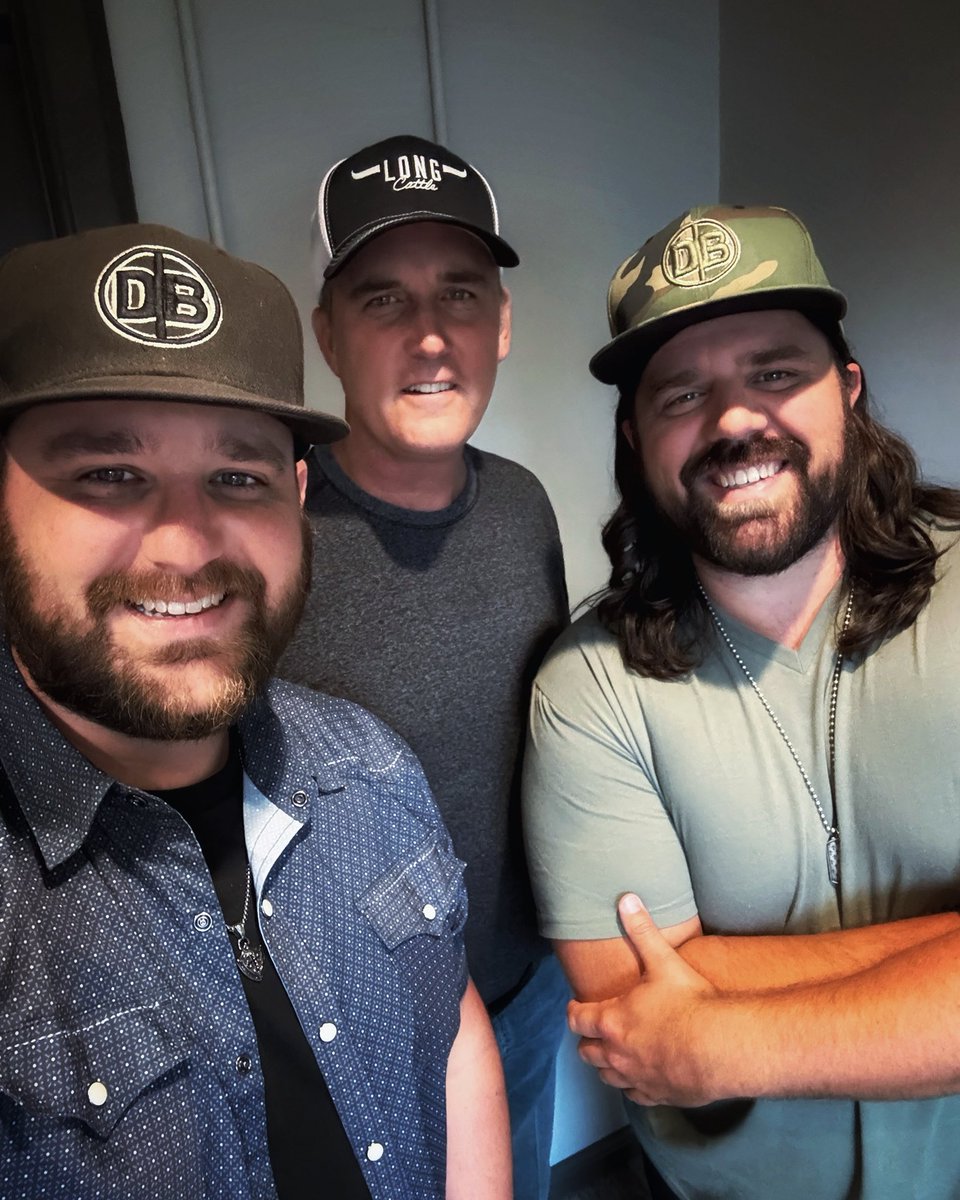 Dugger_Band's tweet image. Had a great writing session with our buddy @bricelongsongs today! #duggerband #songwriting