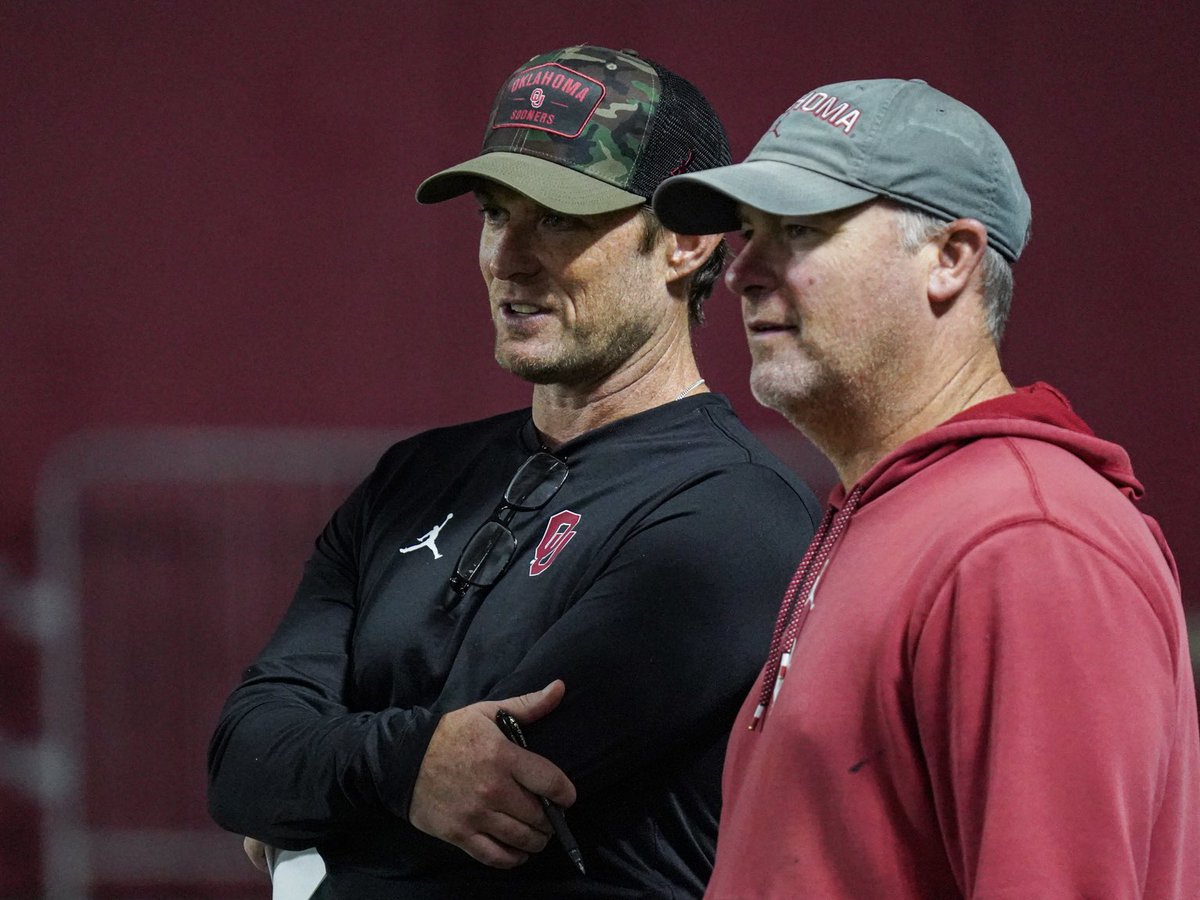 ParkerThune's tweet photo. New #Sooners GM Jim Nagy was sold instantly when he watched Tyler Ruxer’s tape. And Nagy’s belief in Ruxer helped lead to the four-star TE’s commitment.

“Having him be all-in on me… it meant a lot [with] his reputation as a recruiter and scout.”

➡️ https://t.co/2Zeg9ebfD2 https://t.co/Uy3r6AQiT0