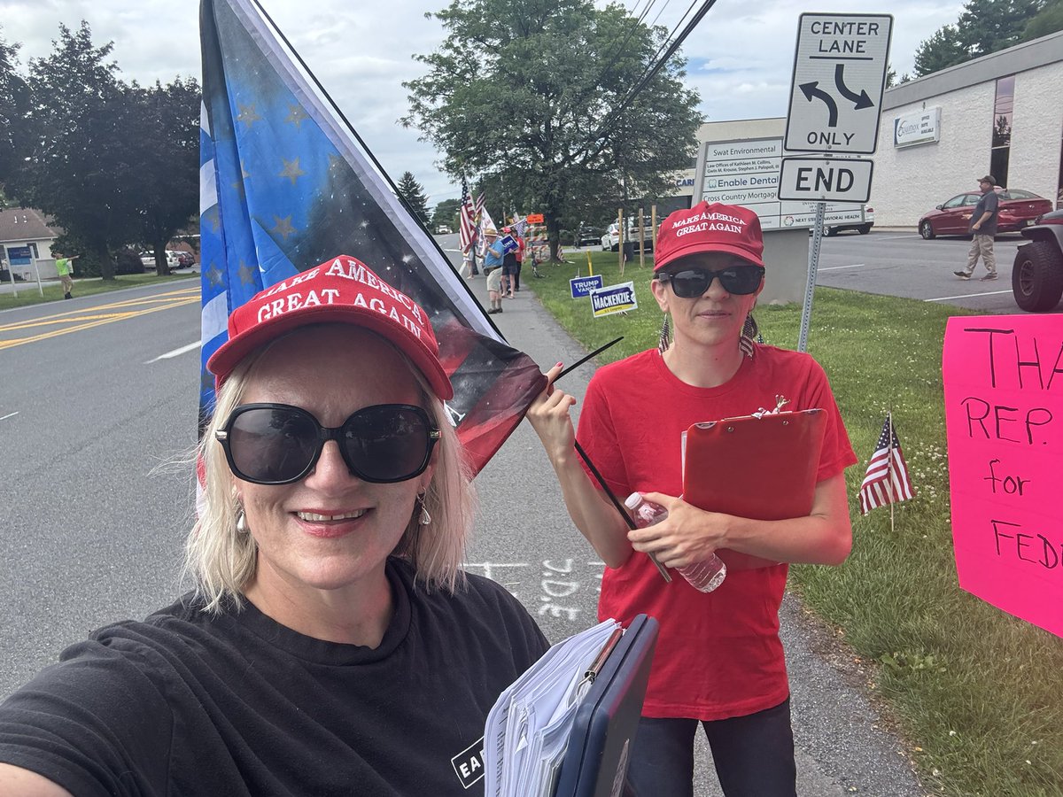 itsheatherleigh's tweet image. Today was a good day throughout the Lehigh Valley, PA.
+ 2 🟥 Mail in Ballots
+ 7 Commit to Vote
+ 3 New volunteers
And it’s only Monday. Let’s go!
@EarlyVoteAction is all about the grassroots led by our fearless leader and patriot @ScottPresler
@jeannette0629 @Eduke15…