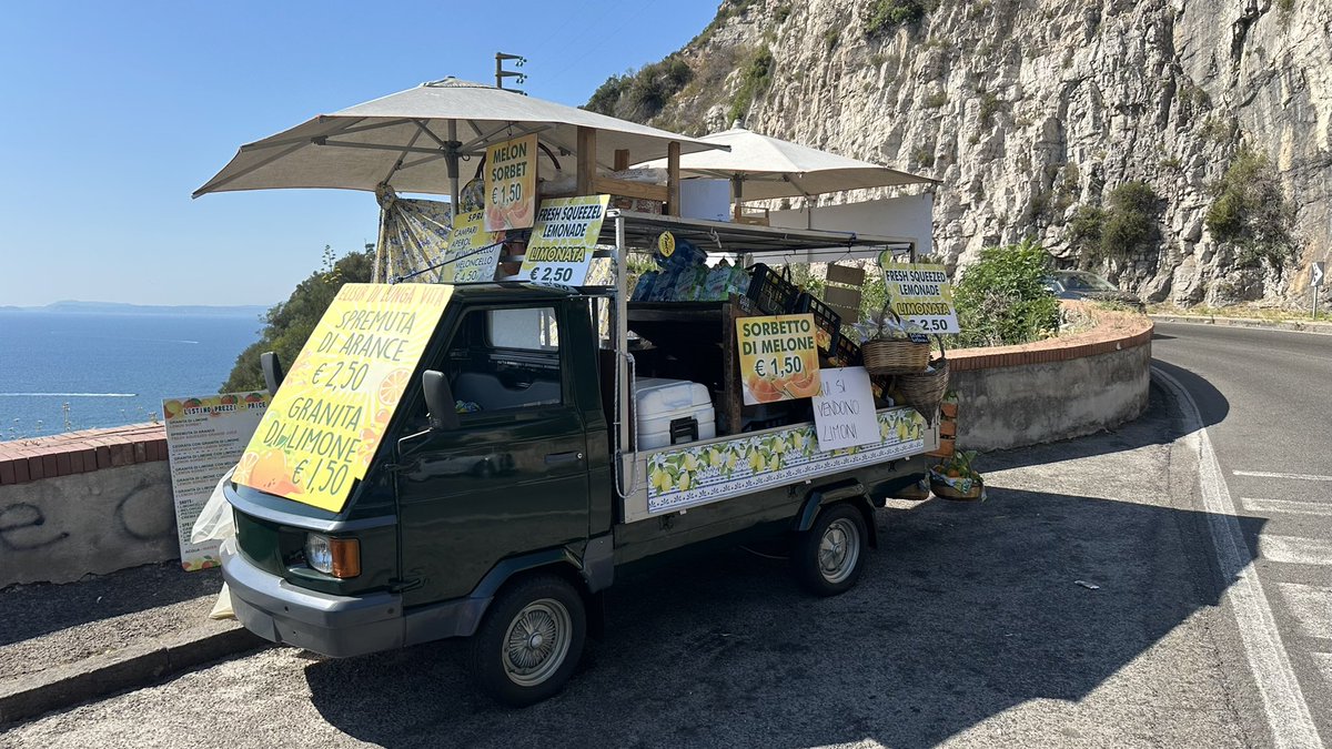ATLRemix's tweet image. On my drive down to Positano, I stopped to take a few pictures and ended up getting some of the best lemon sorbet I’ve ever had from this little truck on the side of the road. 🍋