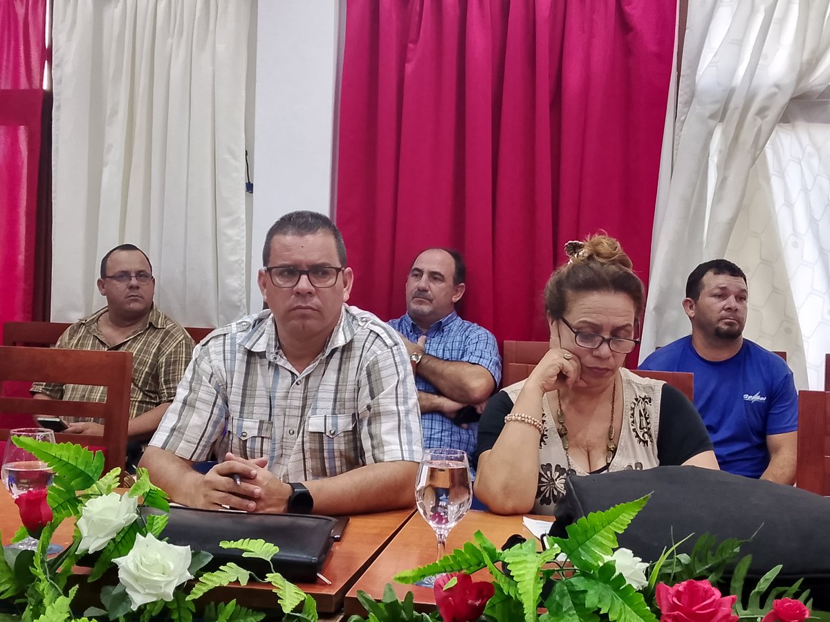 Migdalia Moreno Gomez (@migdali83373126) on Twitter photo Presidido por el miembro del buró, compañero Yunier Batista Mulet y el Gobernador <a href="/ManolihaHolguin/">Manuel F Hernández Aguilera</a>, se efectúa chequeo a los servicios básicos a la población. #HonorHolguinero
<a href="/QueipoRuiz/">Joel Queipo Ruíz</a>
<a href="/HolguinSi/">HolguínSí</a>
<a href="/YuniaPrez/">Yunia Pérez Hernández</a> Presidido por el miembro del buró, compañero Yunier Batista Mulet y el Gobernador <a href="/ManolihaHolguin/">Manuel F Hernández Aguilera</a>, se efectúa chequeo a los servicios básicos a la población. #HonorHolguinero
<a href="/QueipoRuiz/">Joel Queipo Ruíz</a>
<a href="/HolguinSi/">HolguínSí</a>
<a href="/YuniaPrez/">Yunia Pérez Hernández</a>