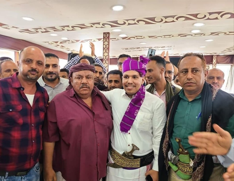 عرفتوه ولا ما عرفتوه ؟ 

قال لك ابن عدن 🤐