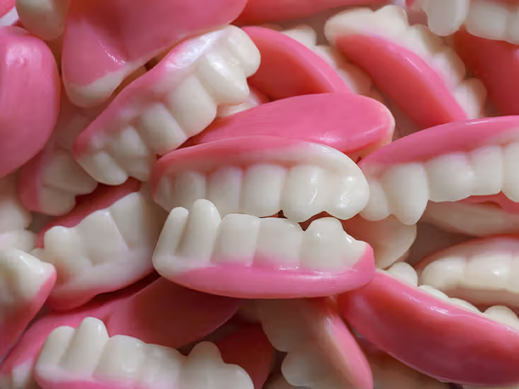 EverydayDental0's tweet image. Every time you eat or drink (especially carbs or sugar), your mouth goes through an acid attack that lasts up to 30 minutes.

During that time, your enamel softens — and brushing too soon can actually make it worse.

#DentalFacts #ToothTips #OralHealth #Health