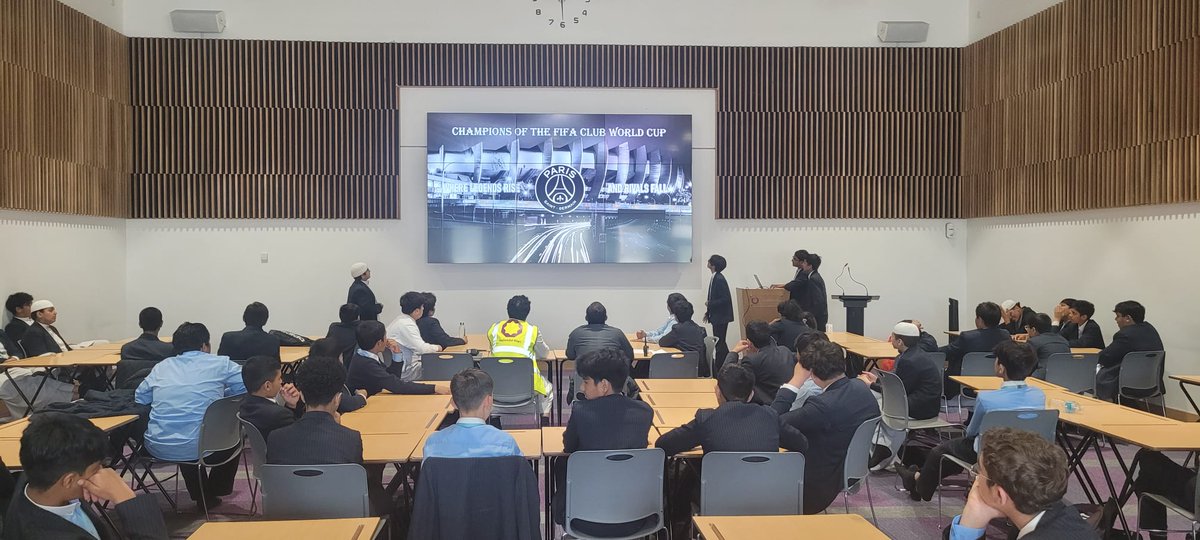 tauheedulboys's tweet photo. Year 9 Enterprise Day was a huge success! Pupils worked in teams to develop their business pitches before presenting to the "Dragons' Den" panel. The winning group impressed the judges and took home some fantastic prizes! #EnterpriseDay #Careers #Teamwork #Ambition
#WeAreSTAR https://t.co/Kw11niD8GX