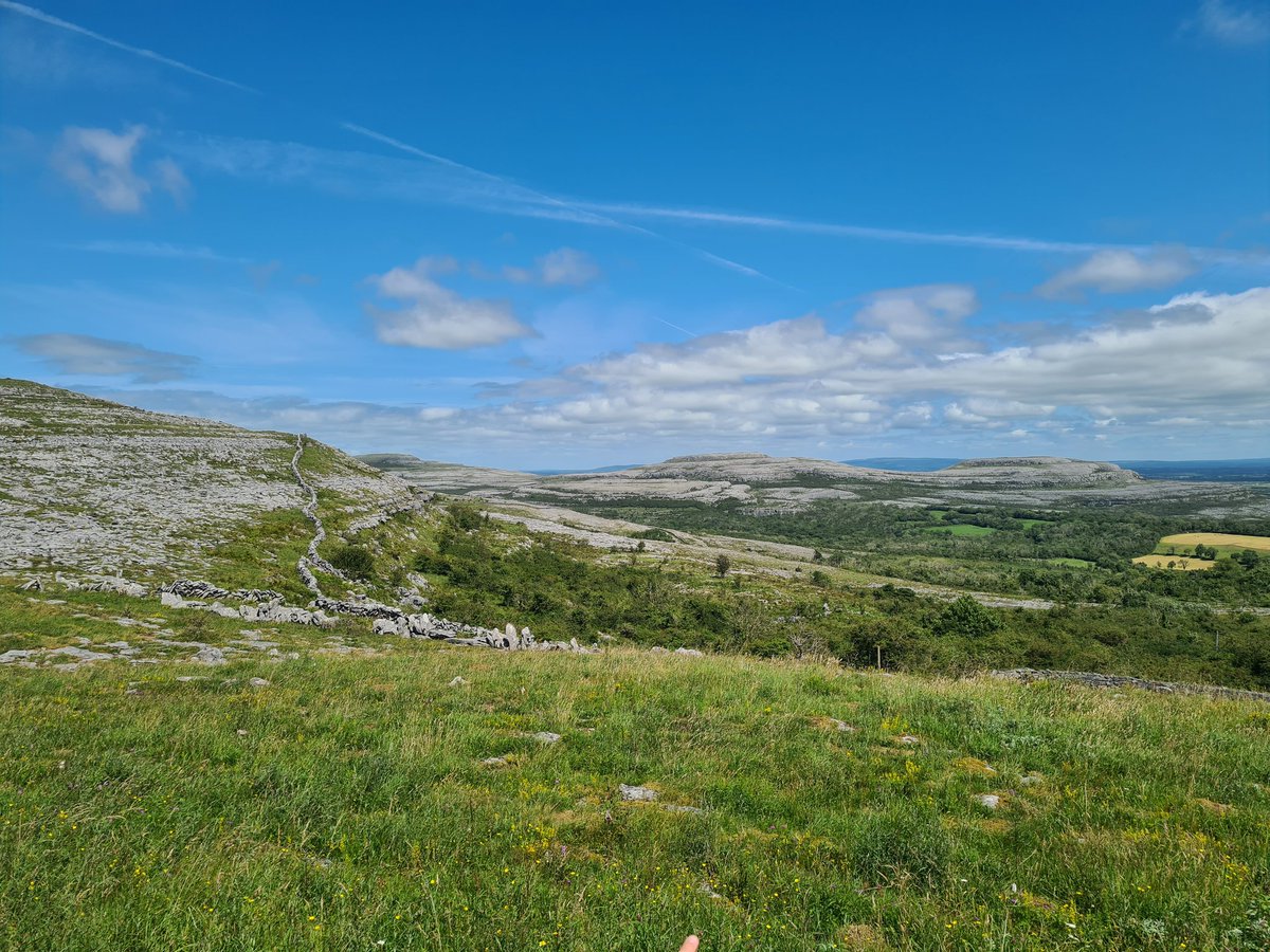 Nice day for the Burren ☀️ 晴れました、ほっ。バレンを車でゆっくり。#アイルランド