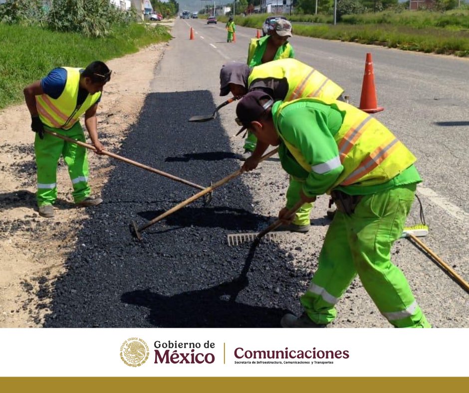 🚧 El Centro #SICTOaxaca informa:
Se realizan trabajos de bacheo superficial en la Carretera Federal 175: Oaxaca–Puerto Ángel, en el tramo comprendido del km 6+400 al km 14+000, cuerpo B.

La conservación de las carreteras de Oaxaca es continua, para garantizar una circulación