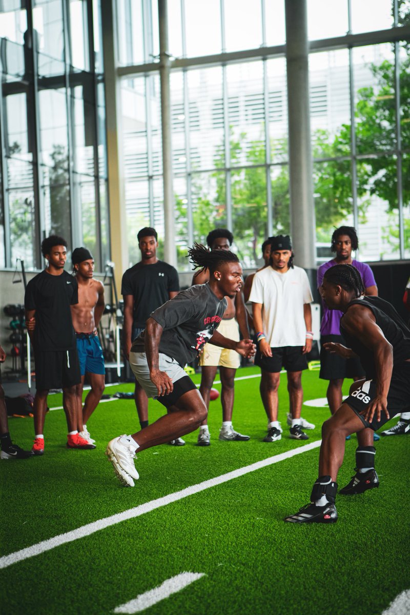 #CollegeWRRetreat 📸 @Itsjustmyles
#CoachHooksTrained