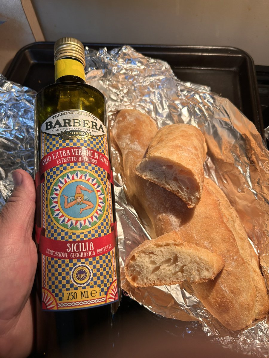 Mike Sloan™ (@mikesloan01) on Twitter photo Hey <a href="/faithful_irish/">FightingIrishFaithful</a> Step up your homemade ciabatta game. And you know I’m dippin it in that good good. 🤌🏻 🇮🇹 Hey <a href="/faithful_irish/">FightingIrishFaithful</a> Step up your homemade ciabatta game. And you know I’m dippin it in that good good. 🤌🏻 🇮🇹